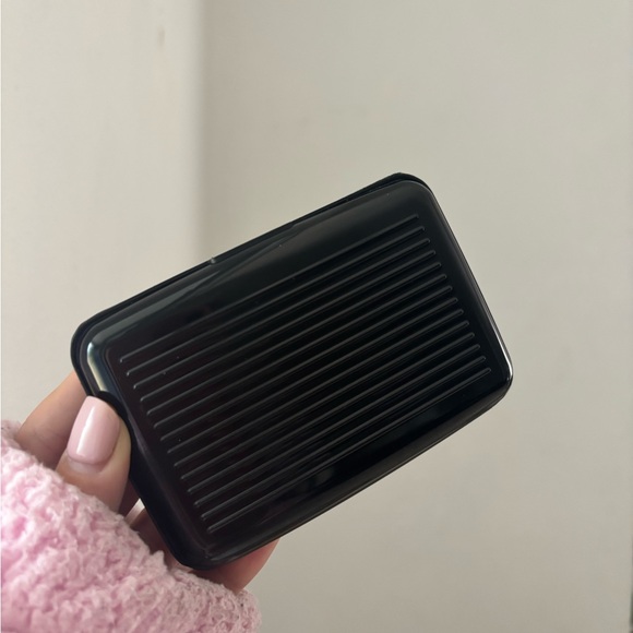 🔴 3 x $15 | Wallet Credit Card Anti-RFID Scanning Hard Case - Picture 5 of 8